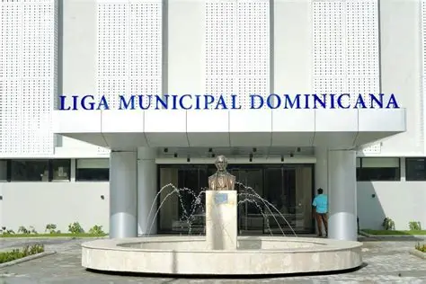 Liga Municipal Dominicana gradúa profesionales en el primer máster de Municipalismo y Desarrollo Económico Local