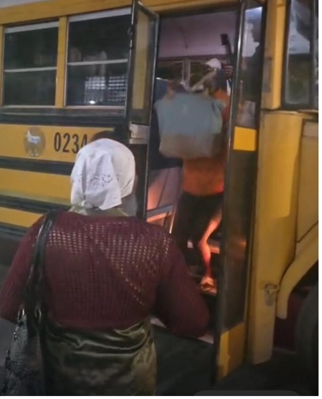 Policía Nacional retiene conductores con nacionales haitianos durante operativo en San Juan; ocupan drogas, motocicletas y armas blancas