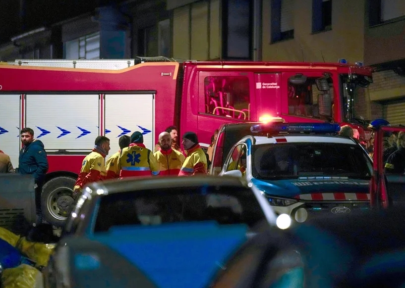 Mueren cinco jóvenes en un incendio en un bloque de pisos de Manlleu (Barcelona)
