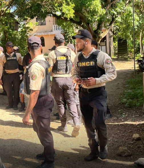 DNCD Y MP ATRAPAN A “TRES PATICAS”, “CHONGO” Y “BUCHITO” CON CIENTOS DE GRAMOS DE COCAÍNA, MARIHUANA Y CRACK
