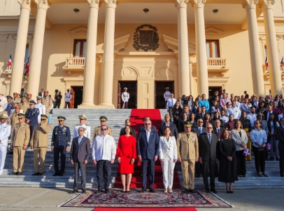 Acto solemne en honor a la bandera nacional en el Palacio Nacional