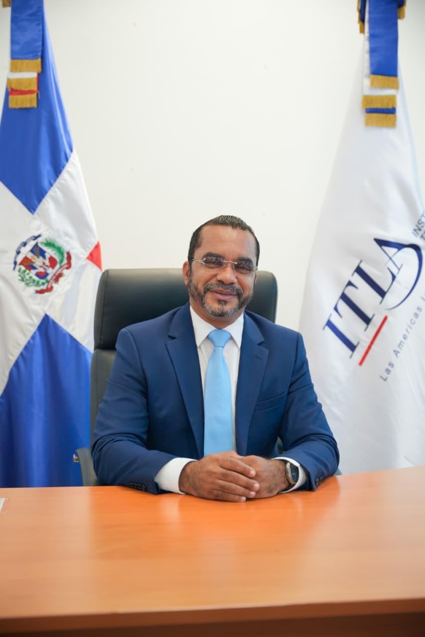 Toma posesión nuevo rector del ITLA