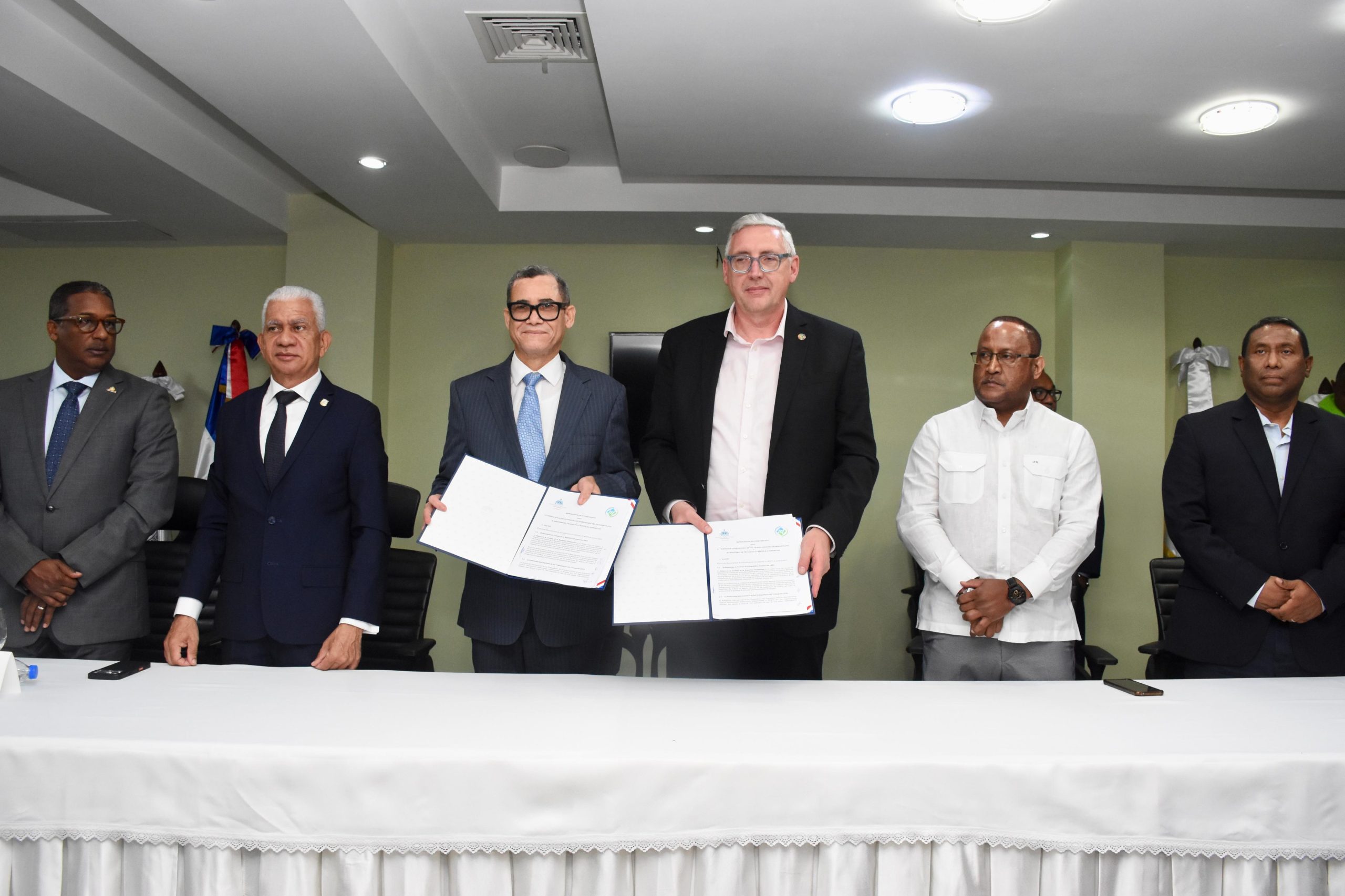 Ministerio de Trabajo y la ITF acuerdan cooperación para fortalecer los derechos laborales en el sector transporte