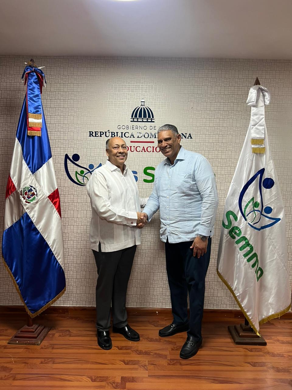 Cónsul dominicano en New York visita instalaciones de ARS SEMMA