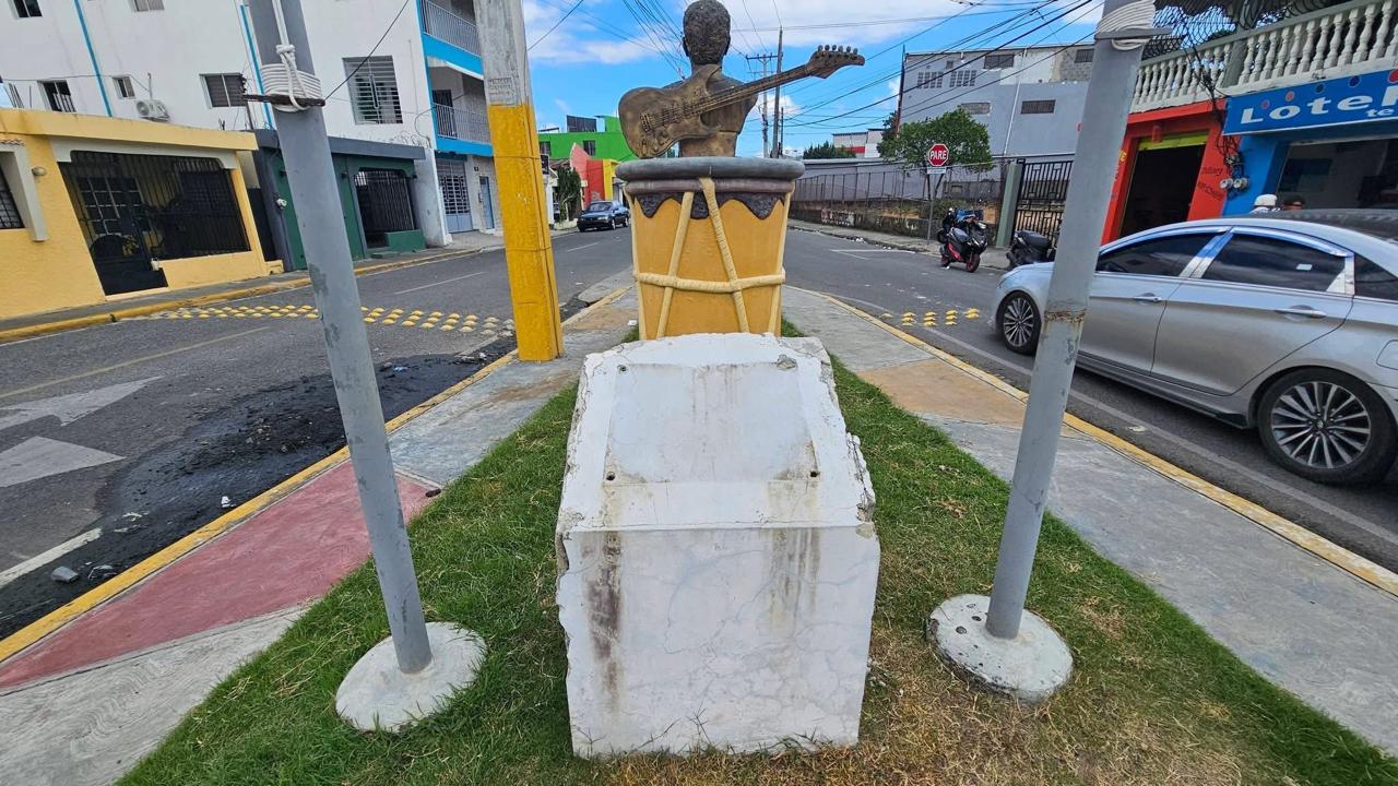 Sustraen tarja del Parque Luis “Terror” Días en Bonao