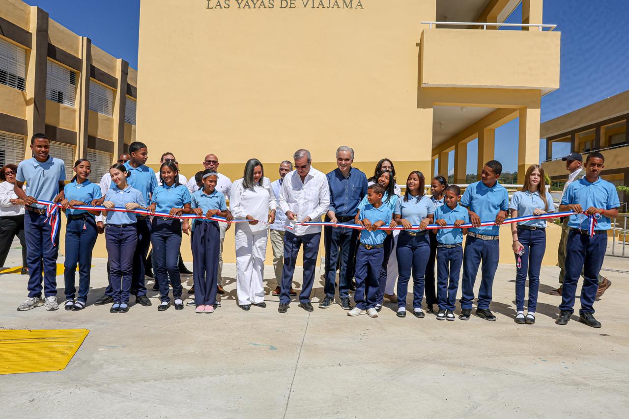 Gobierno inaugura dos liceos y una escuela en beneficio de más de 2 mil estudiantes de Azua
