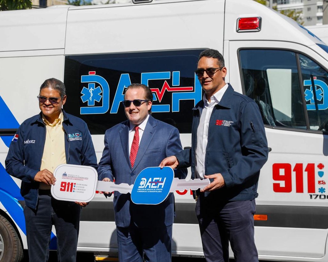 Sistema 911 entrega 50 modernas ambulancias a la DAEH para fortalecer la atención a las emergencias ciudadanas