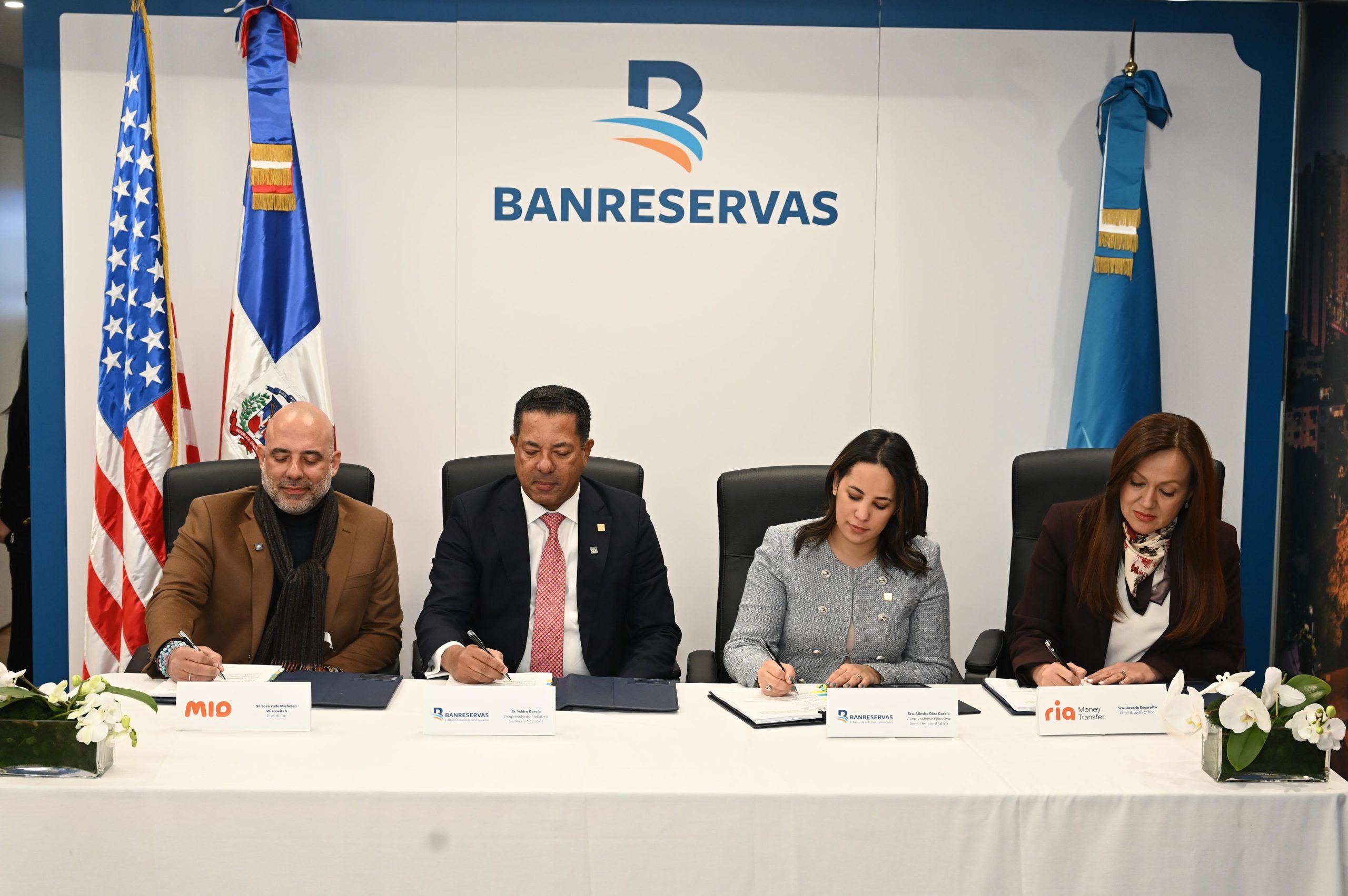 “Banreservas, MIO y Ria impulsan alianza histórica para transformar remesas y bancarización en RD”