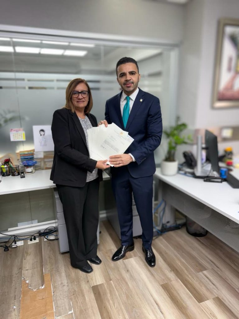 Saulo Vega establece récord en la Cámara de Diputados al someter 10 proyectos en un solo día