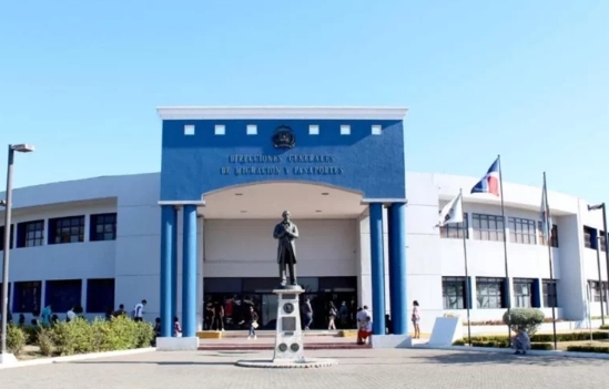 Migración desvincula a 263 empleados por irregularidades entre 2025 y lo que va de 2026