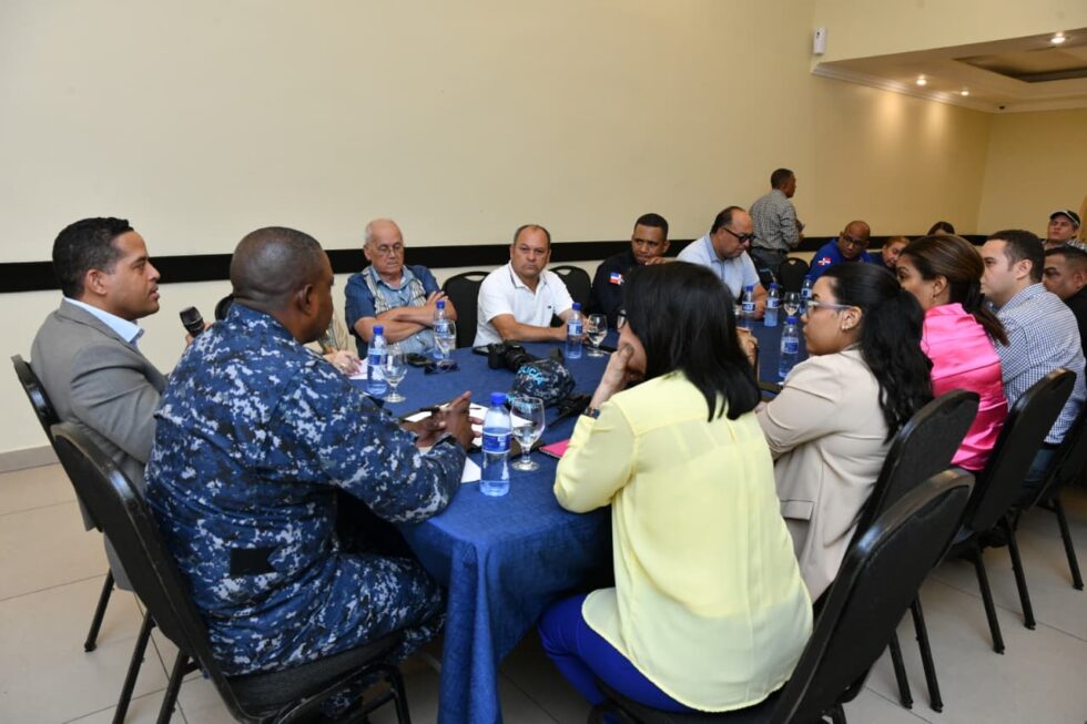 Comunidad de Gascue valora trabajo de la Policía en seguridad y prevención del delito