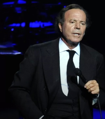 Julio Iglesias demanda a elDiario.es por presunta campaña de desprestigio