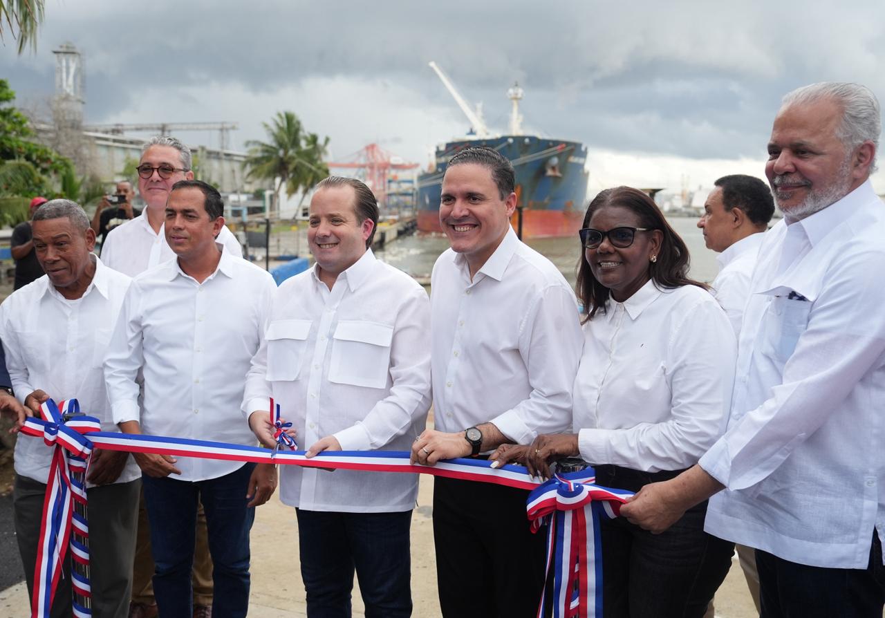 Paliza y Jean Luis Rodríguez inauguran muelle pesquero de Haina; suman 19 entregados por APORDOM