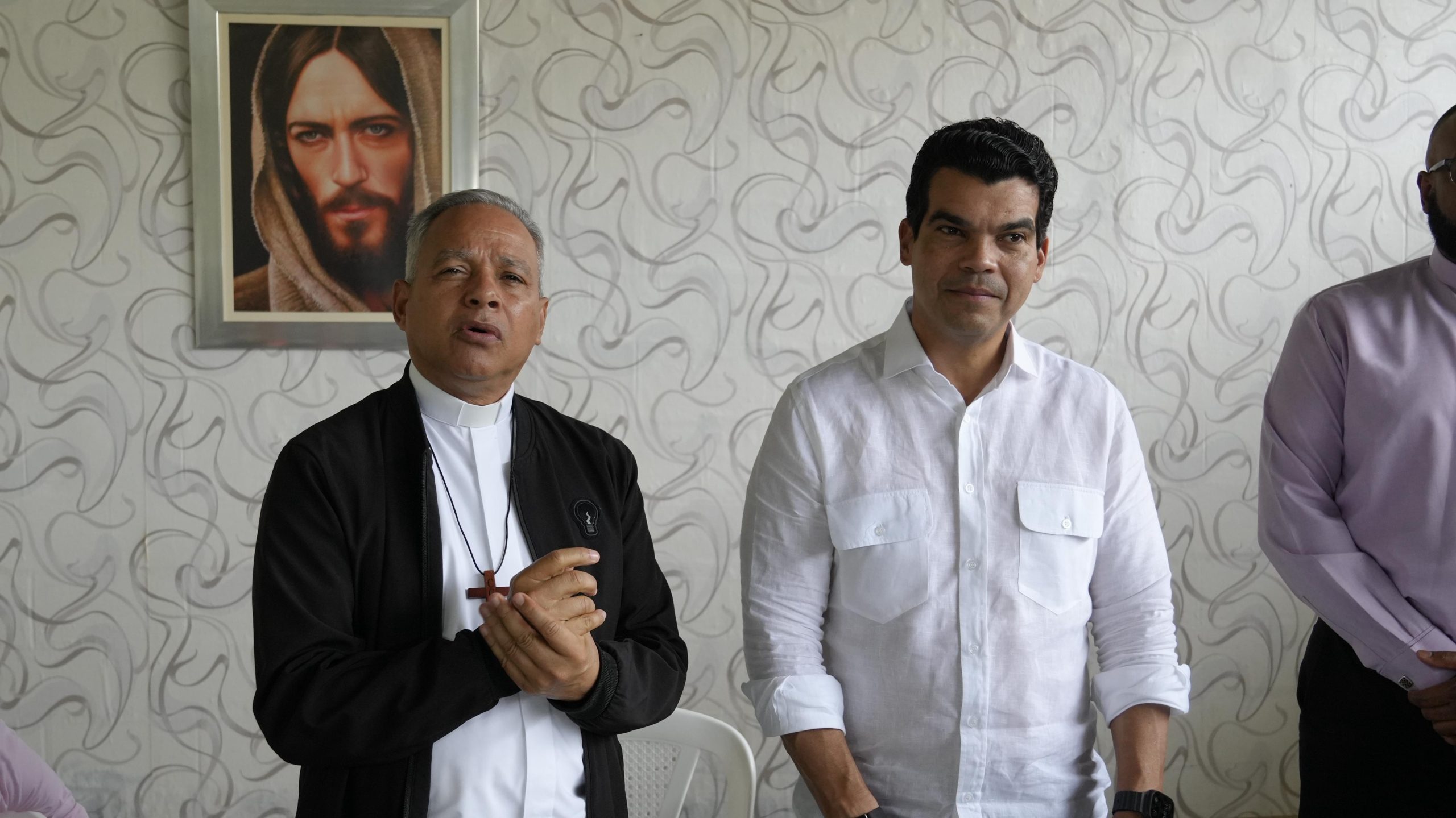 Wellington Arnaud se reúne con comité de veeduría alcantarillado de Tenares, Hermanas Mirabal 