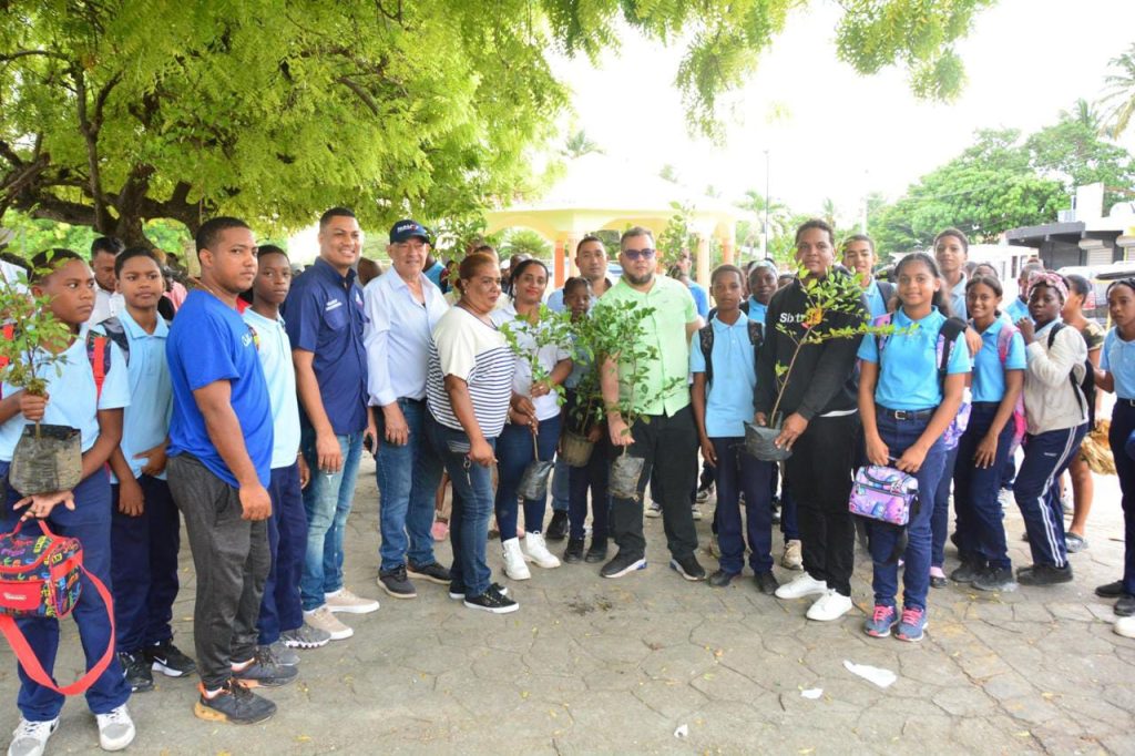 Hecmilio Galván: ´´ Cultivar la tierra es la esperanza para las futuras generaciones´´FEDA impacta diversas comunidades en la provincia de Pedernales