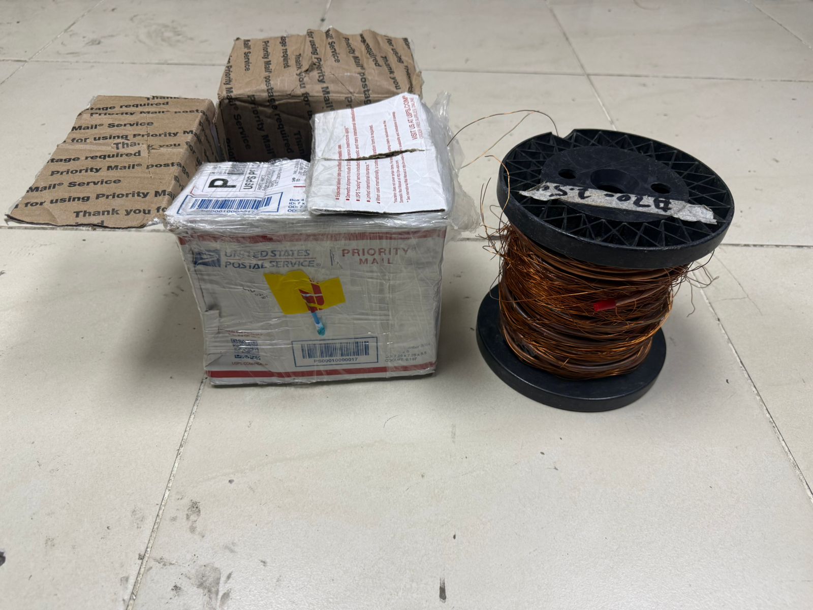 INCAUTAN ROLLO DE ALAMBRE LLENO DE UN LÍQUIDO PRESUMIBLEMENTE COCAÍNA