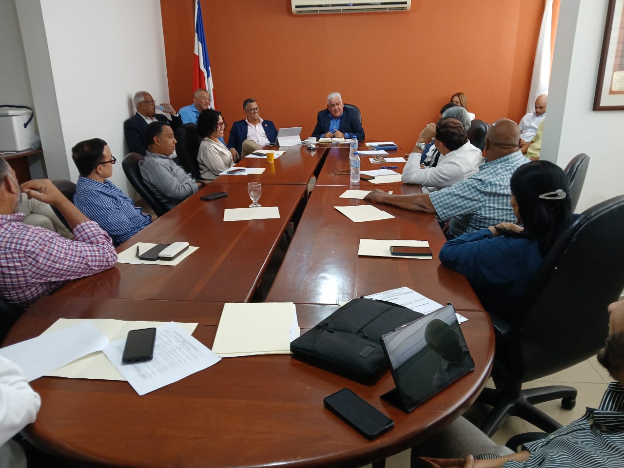 Anadegas denuncia persecución "provocadora" del director del Ceccom contra detallistas de combustibles