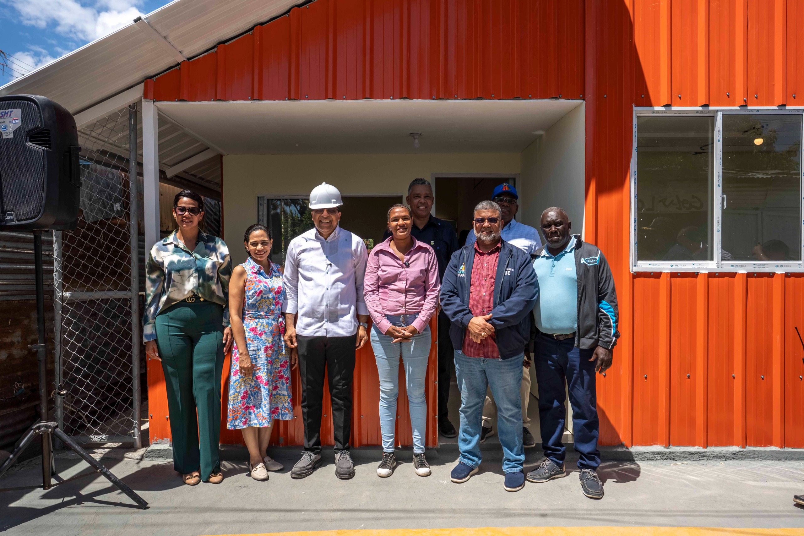 Alcalde Dío Astacio lanza modelo de vivienda prefabricada para familias de escasos recursos