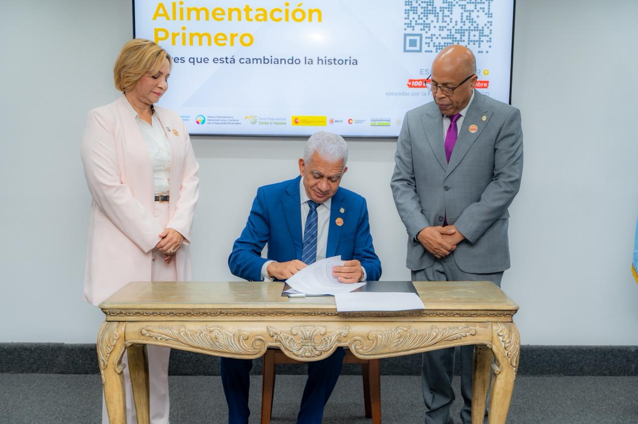 Senado se suma a iniciativa global: Ricardo de los Santos firma el “Pacto Alimentación Primero”