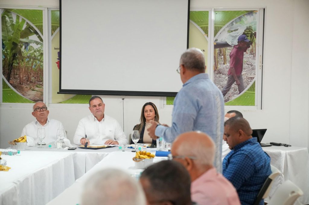 Ministro de Agricultura analiza impacto de la mecanización con productores de la Línea Noroeste