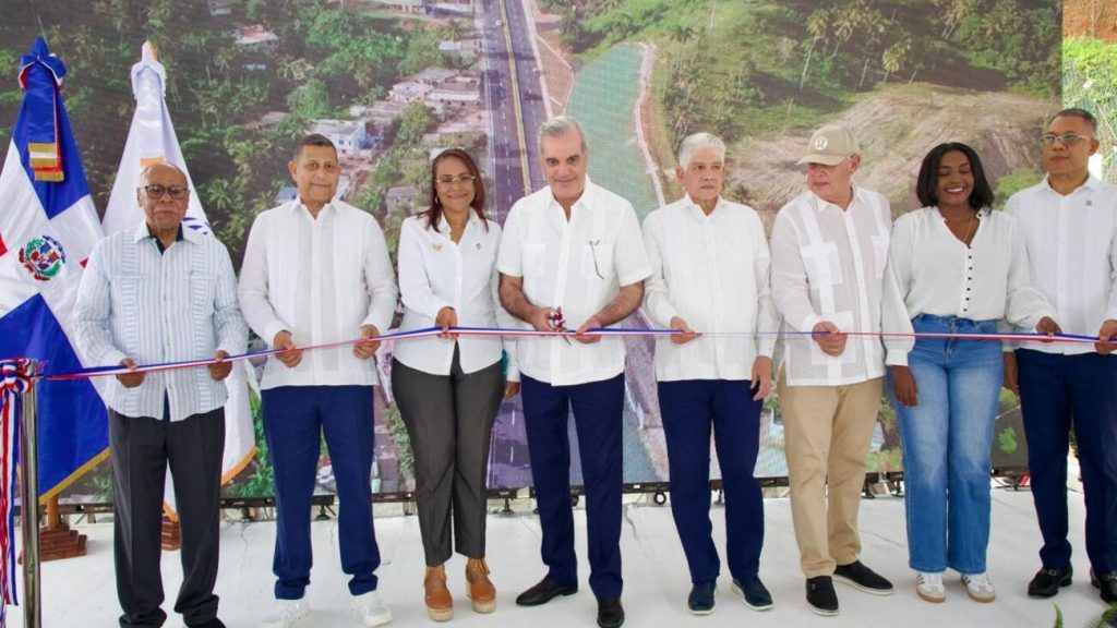 Presidente Abinader inaugura ampliación a cuatro vías de la entrada a Samaná