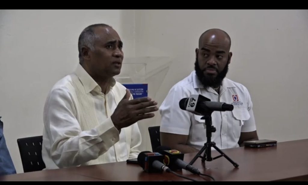 Senador Julito Fulcar anuncia aprobación de permuta de terrenos que garantiza títulos de propiedad a familias de la región Sur