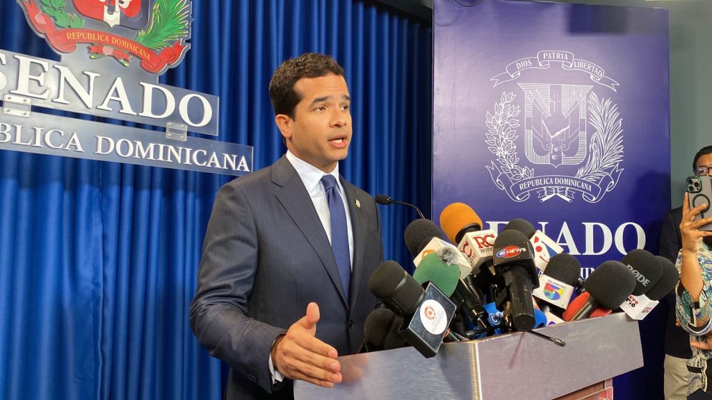 Omar Fernández reintroduce proyecto que elimina pago de anticipos por mipymes y otros 10 proyectos