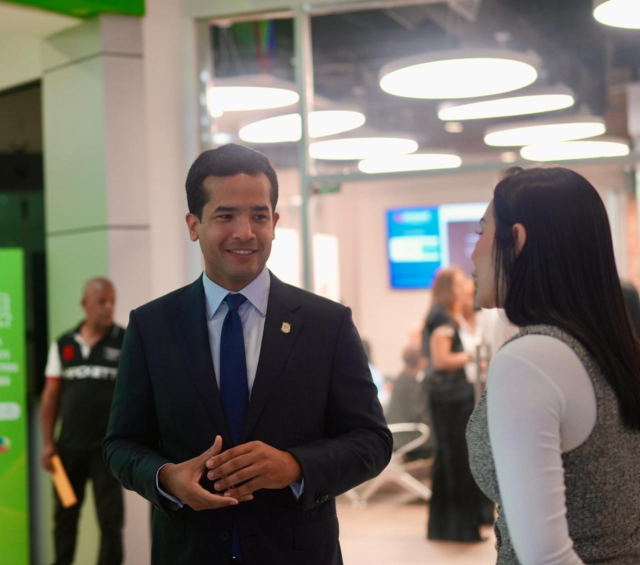 Omar Fernández destaca el proceso para obtener la nueva licencia de conducir y llama a ponerla al día