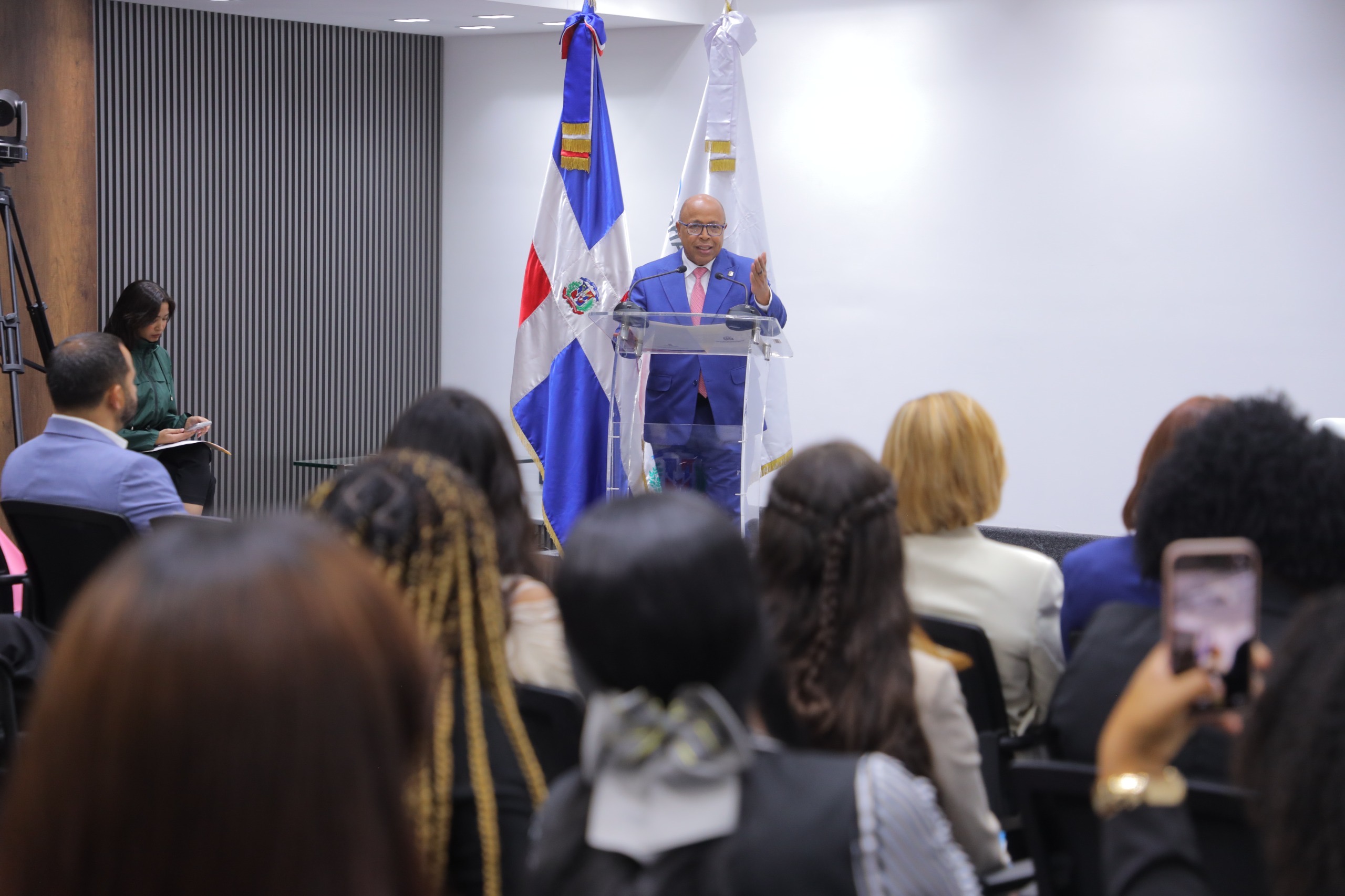 CD y ParlAmericas inauguran programa para fortalecer liderazgo de mujeres jóvenes dominicanas