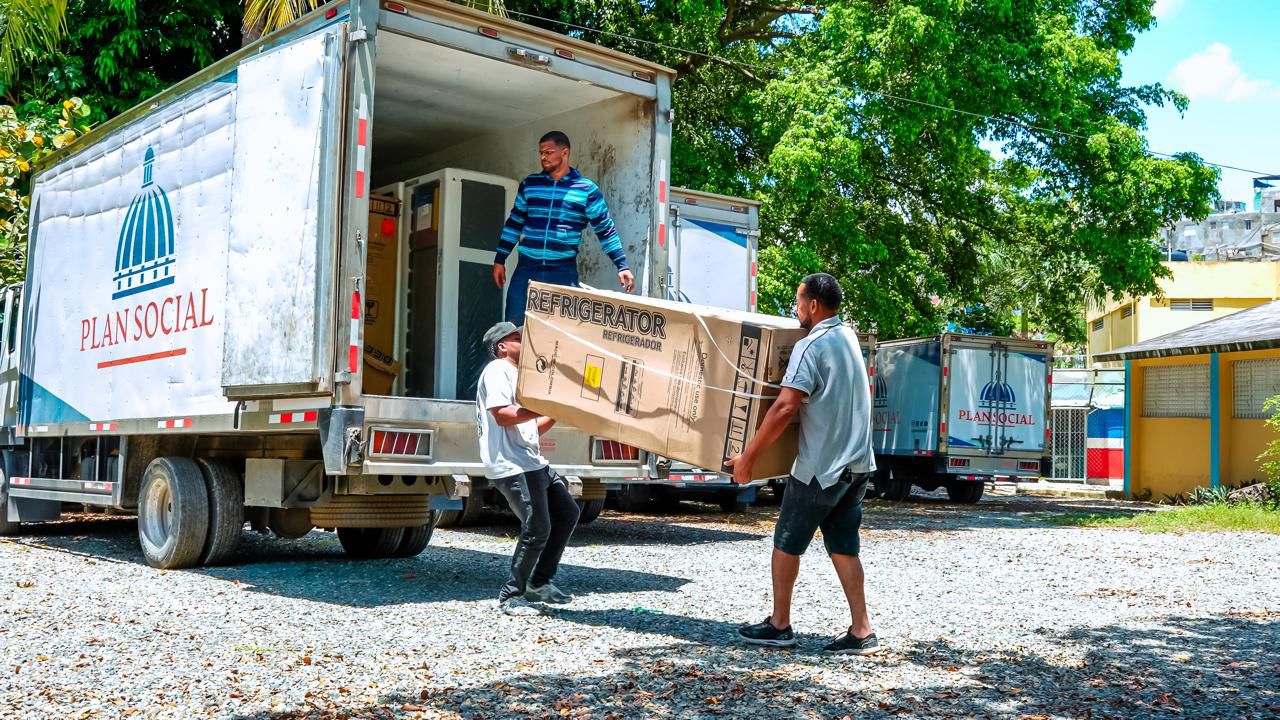 Gobierno realiza jornada de asistencia a familias afectadas por lluvias en el Gran Santo Domingo