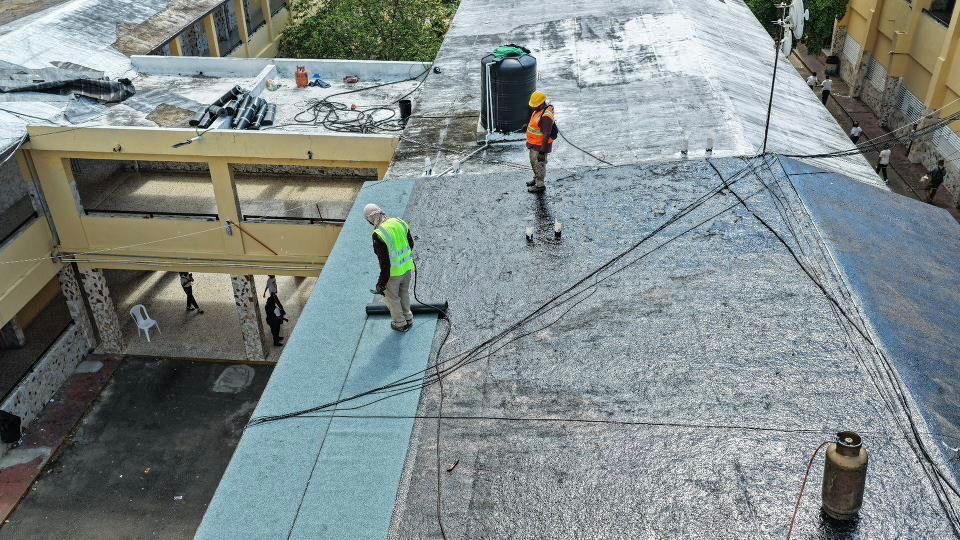 Infraestructura Escolar lanza operativo para impermeabilizar más de 550 centros educativos en todo el país