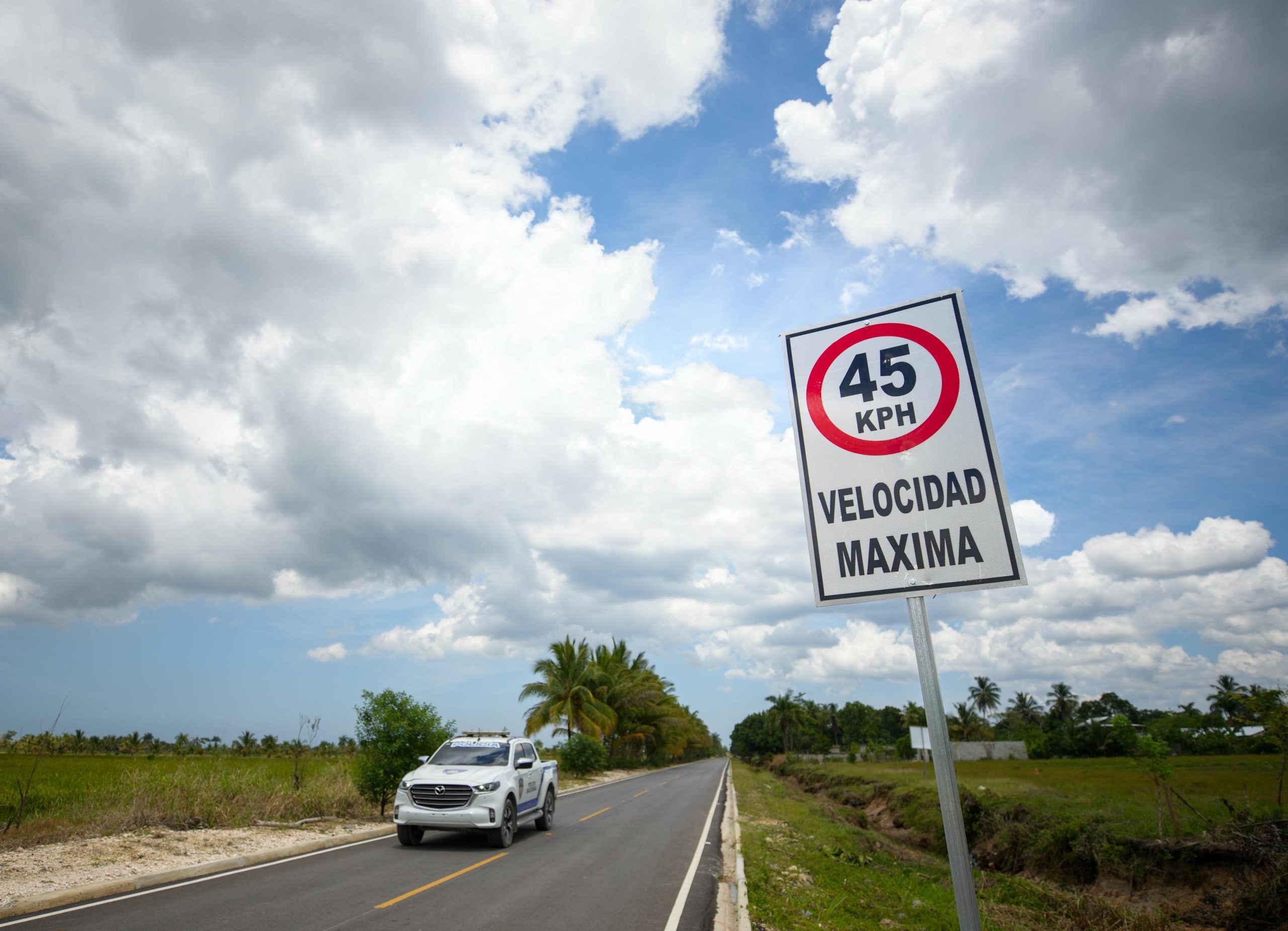 Presidente Abinader inaugura carretera Mata Bonita–Los Memisos de 13.8 kilómetros en Las Gordas, Nagua, reclamada por más 50 años