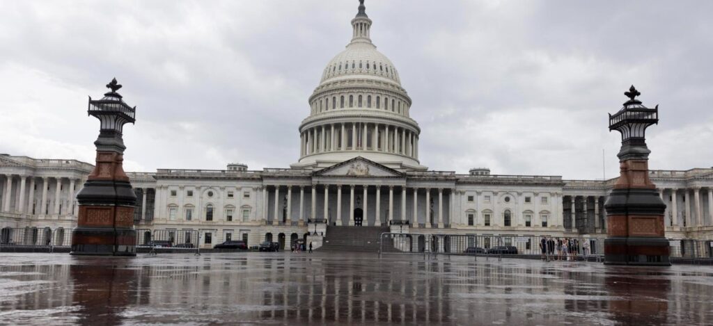 Líder de la Cámara Baja pide devolver respeto al Congreso de EEUU tras escándalos sexuales
