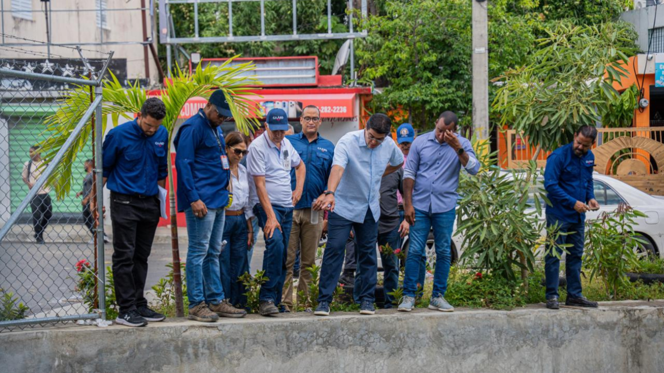 Caasd inspecciona saneamiento de cañadas en el Gran Santo Domingo 