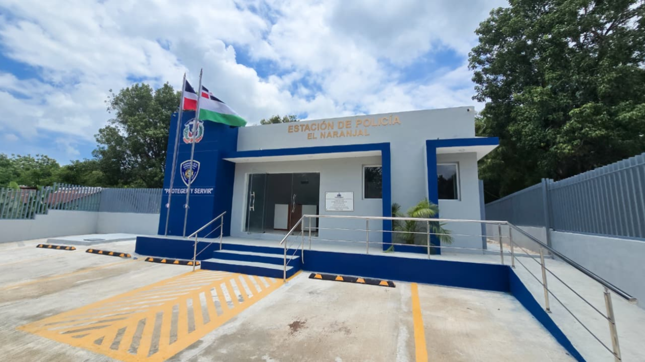 Gobierno entrega moderna estación policial en Barahona 