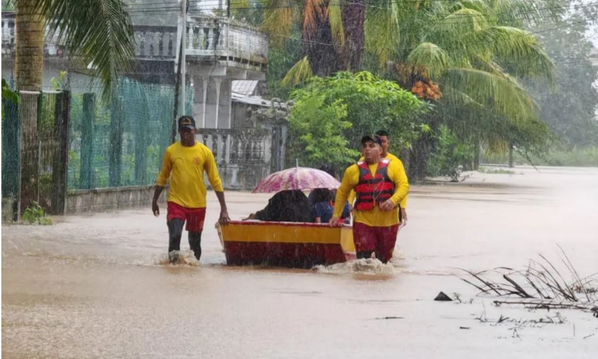Persistirán lluvias intensas y tormentas eléctricas durante las próximas horas por efectos de vaguada