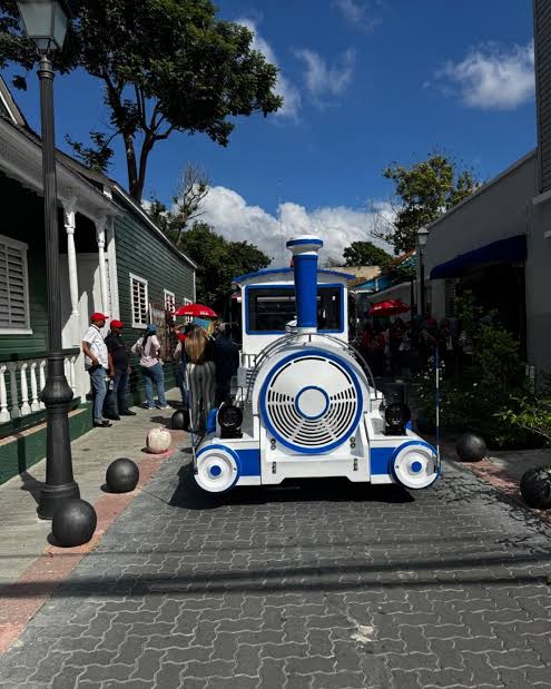 Redescubriendo Santiago: El Viaje Cultural del Roco Tren