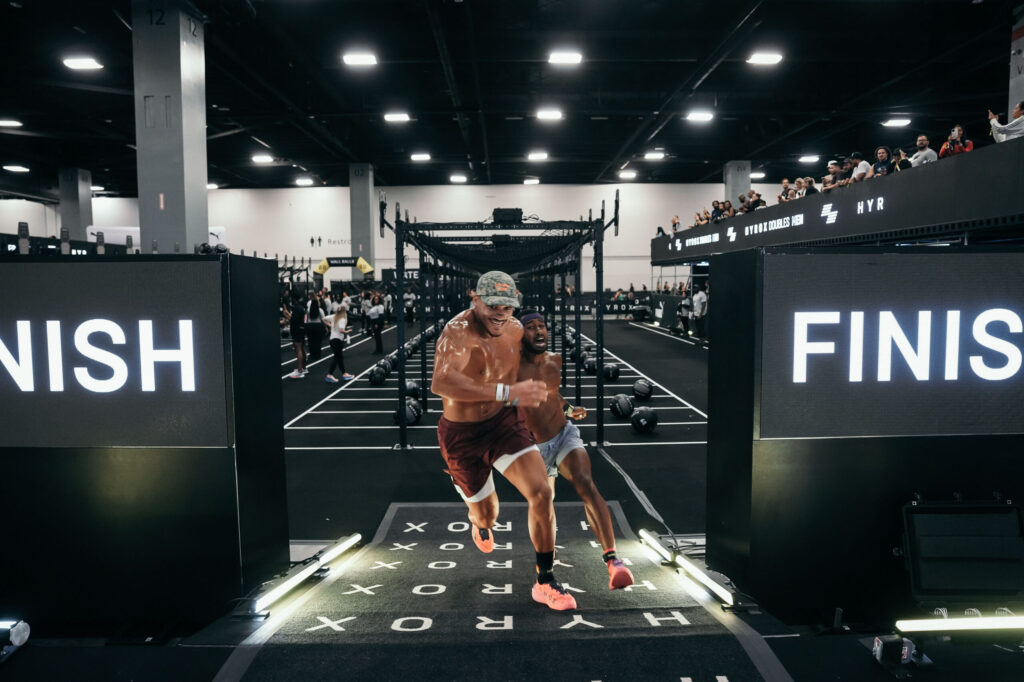 Duanny Abreu y Erick Bautista logran histórico segundo lugar en competencia Hyrox en Miami