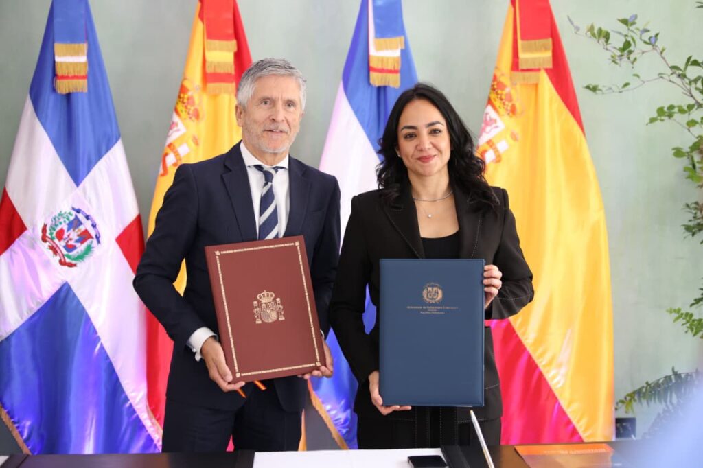 Faride Raful firma tratado internacional con España para fortalecer la prevención y detección del crimen organizado