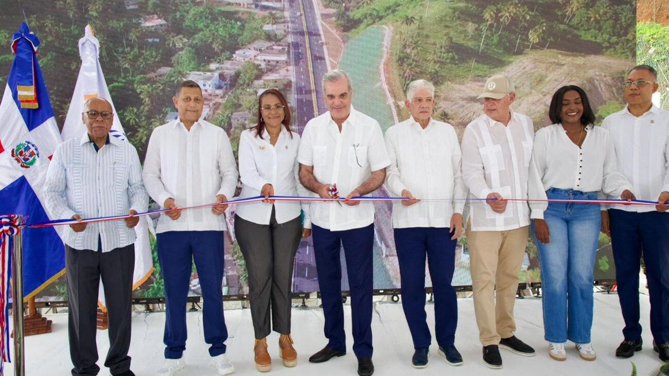 Presidente Abinader inaugura ampliación de la entrada a Samaná