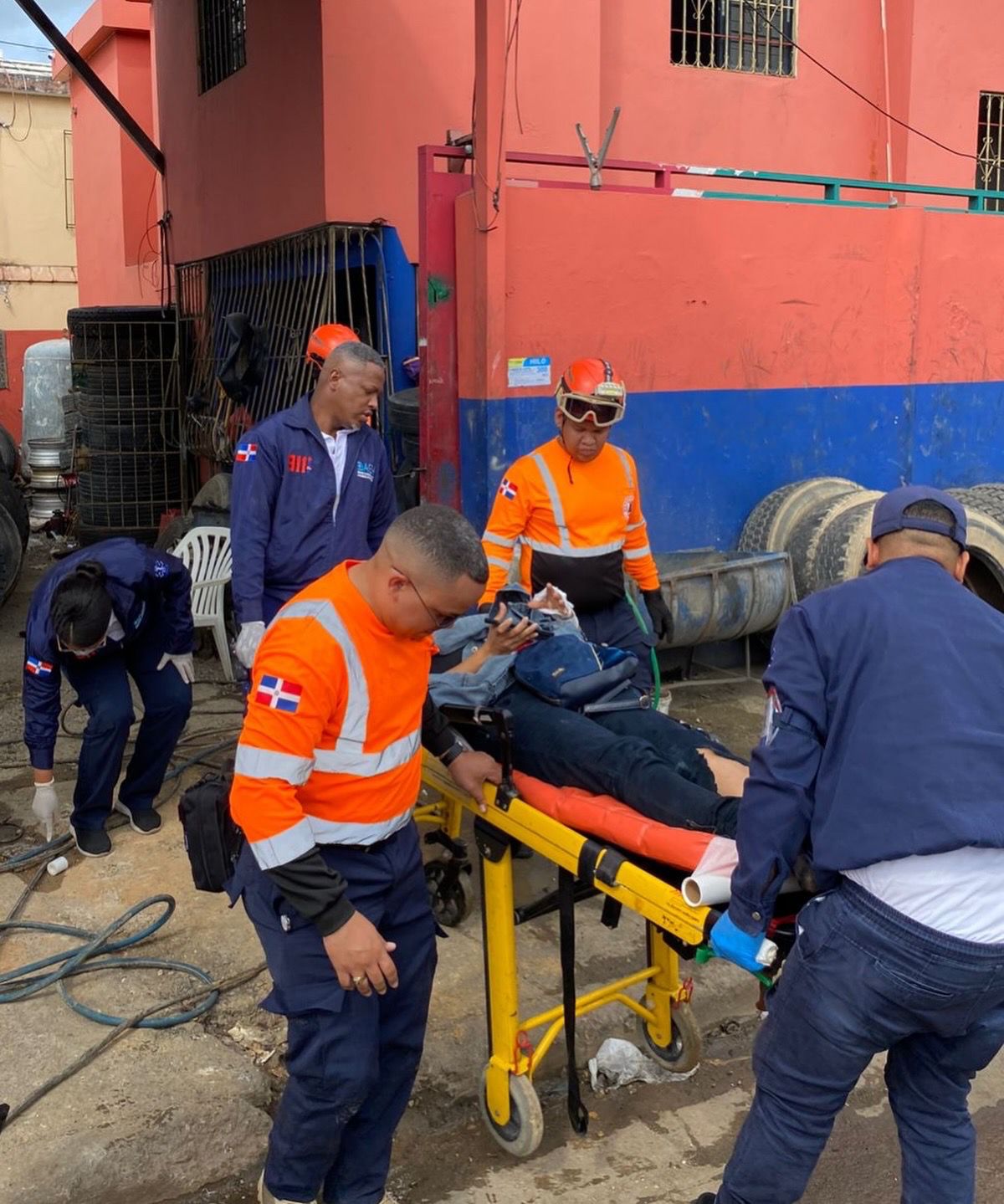 Defensa Civil asiste a heridos en accidente en la Marginal de Las América