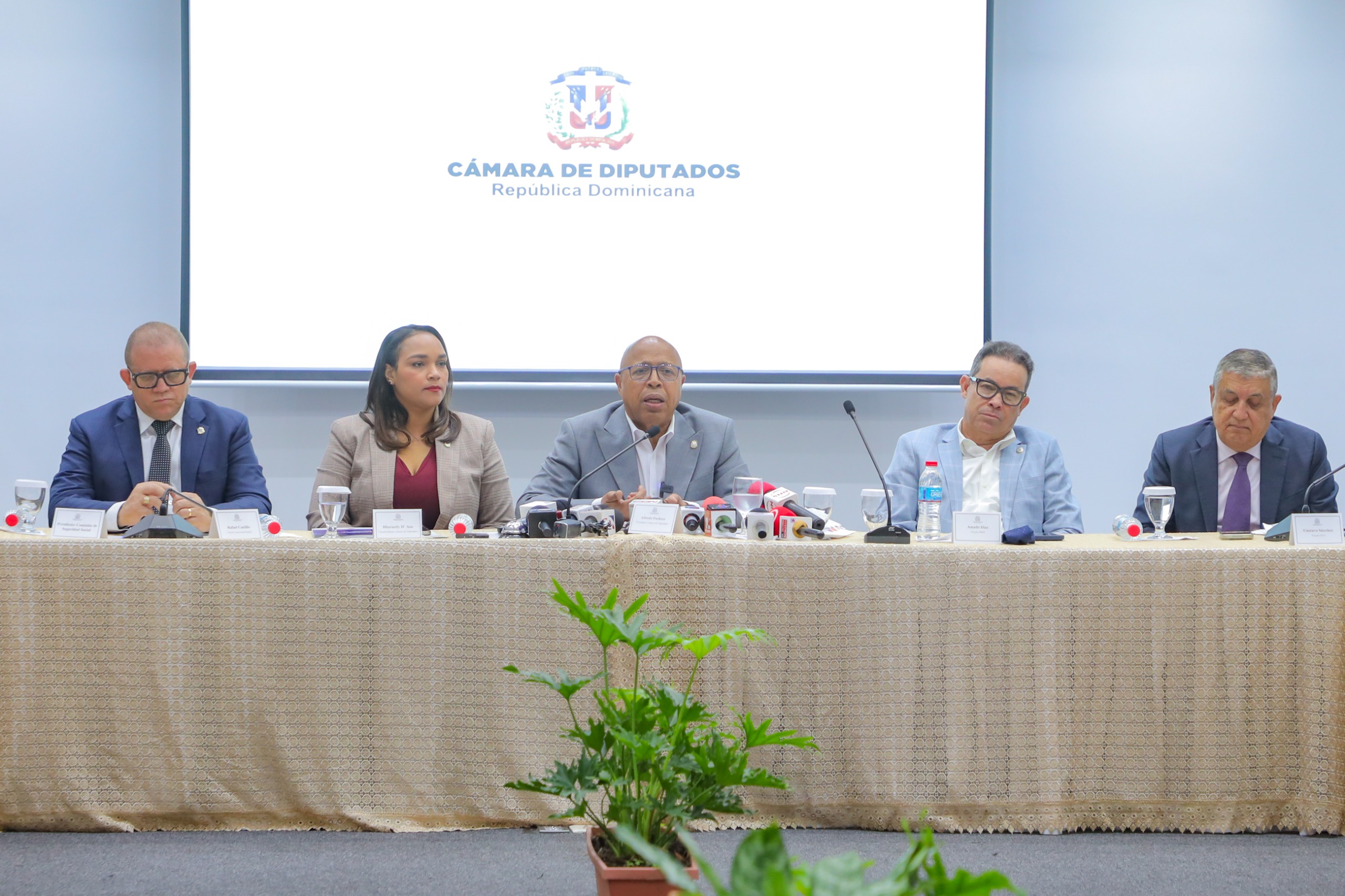 Pacheco encabeza reunión para agilizar conocimiento de importantes iniciativas en presente legislatura