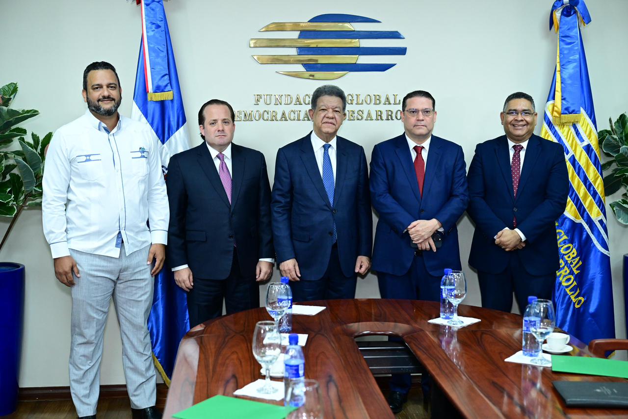 Leonel valora diálogo “cordial y respetuoso” con comisión oficial y sostiene que los sacrificios debe asumirlos el Gobierno y ser comunicados con transparencia