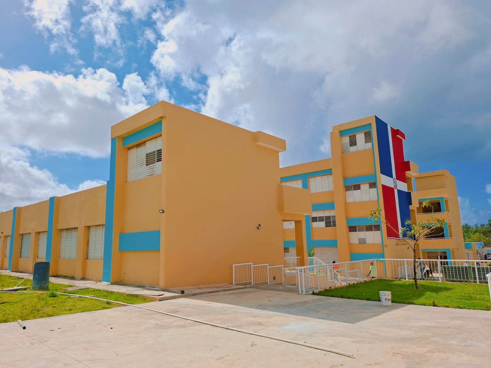 Escuela Básica Espejo La Milagrosa está lista para ser entregada tras 16 años de espera en Santo Domingo Este