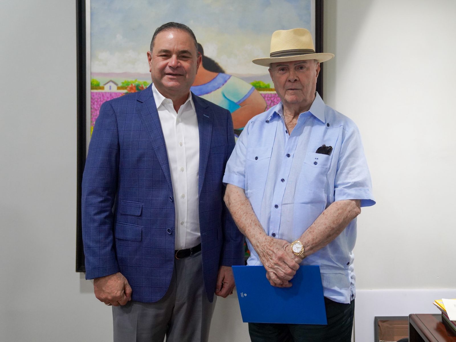 Hipólito Mejía apoya proceso de transformación y mecanización iniciado en Agricultura. Realiza visita de cortesía al ministro Oliverio Espaillat