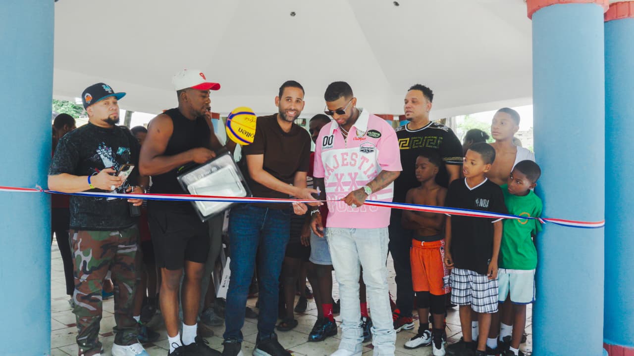 Cristian Morel inaugura parque rehabilitado en La Ciénaga la presencia de Crazy Design