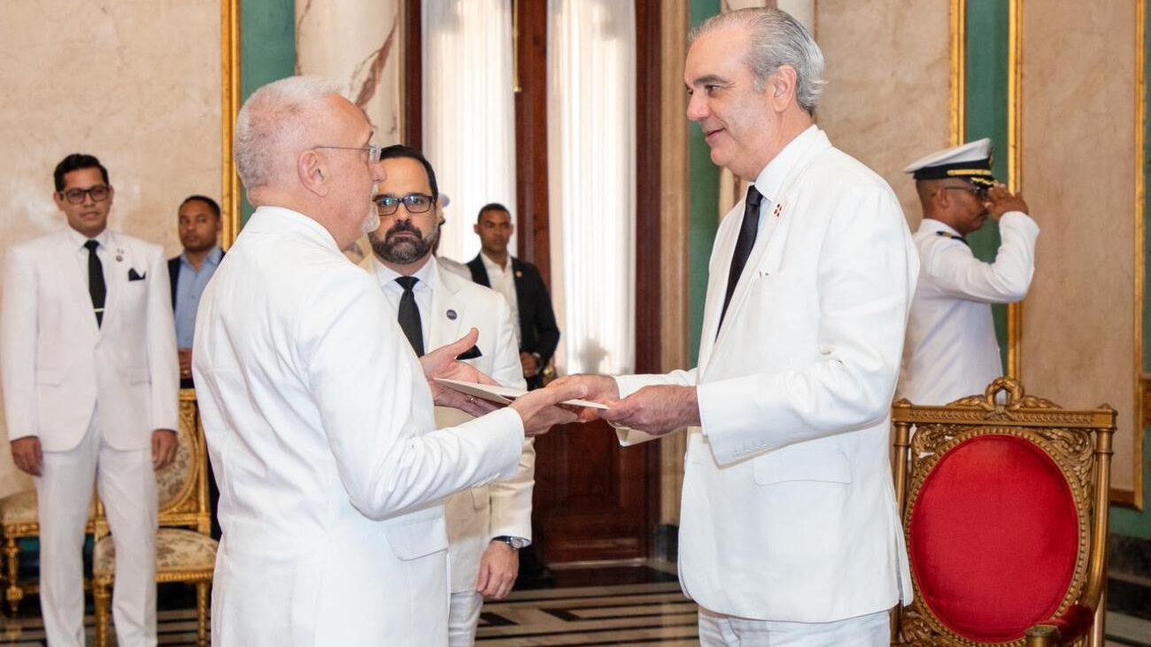 Presidente Abinader recibe cartas credenciales de seis nuevos embajadores acreditados ante el Gobierno dominicano