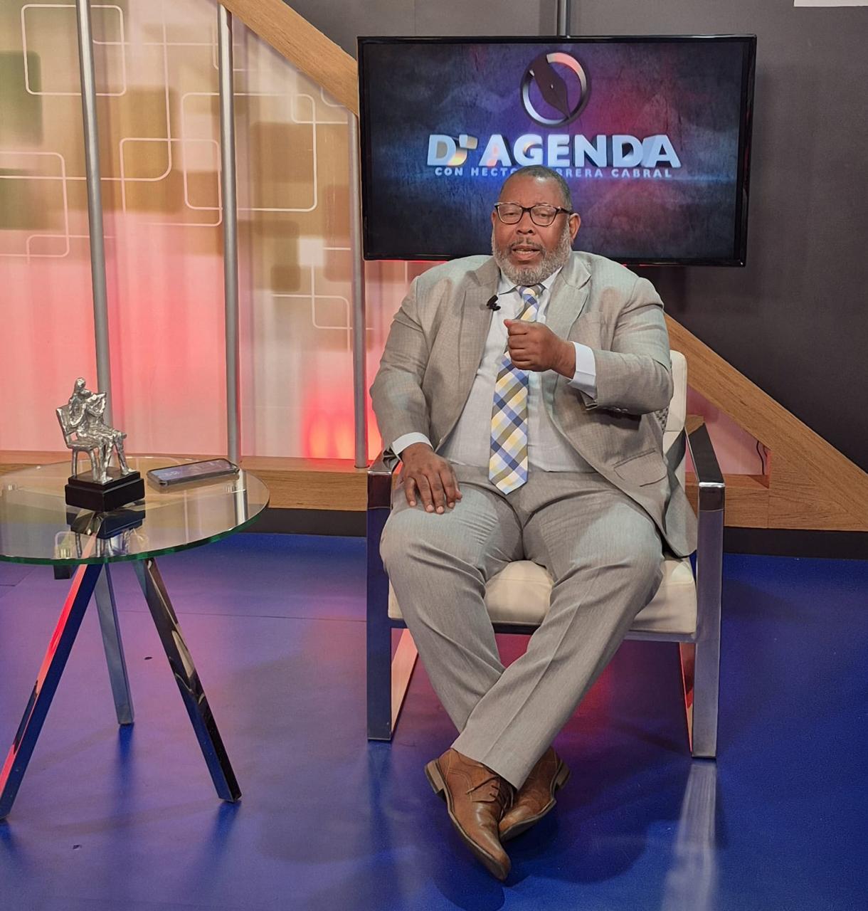 Ricardo Rosario lanza cruzada contra monopolio; arremete contra especulación