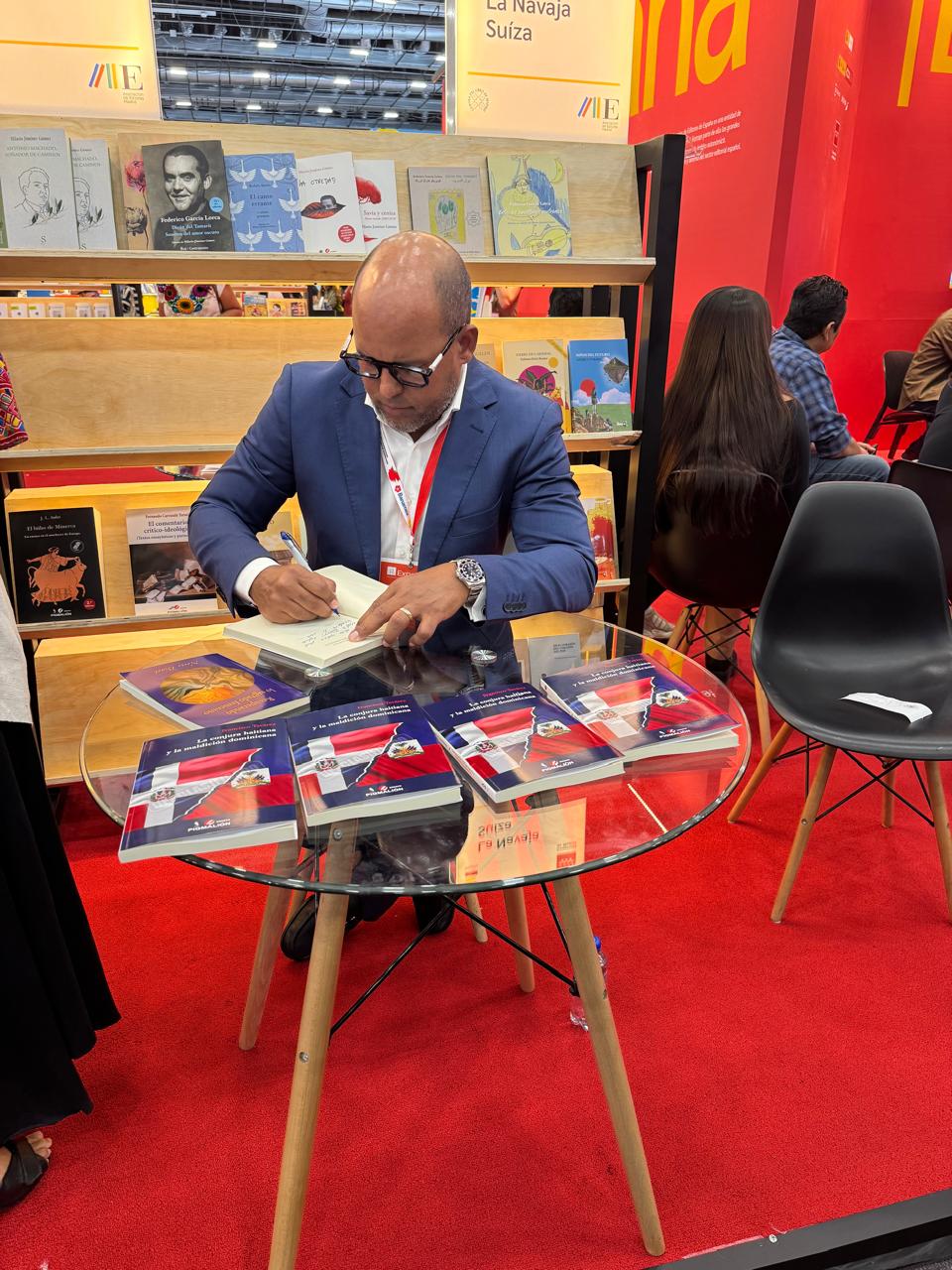 Infobae destaca libro de Francisco Tavárez presentado en la FILBo-Colombia sobre Haití y RD