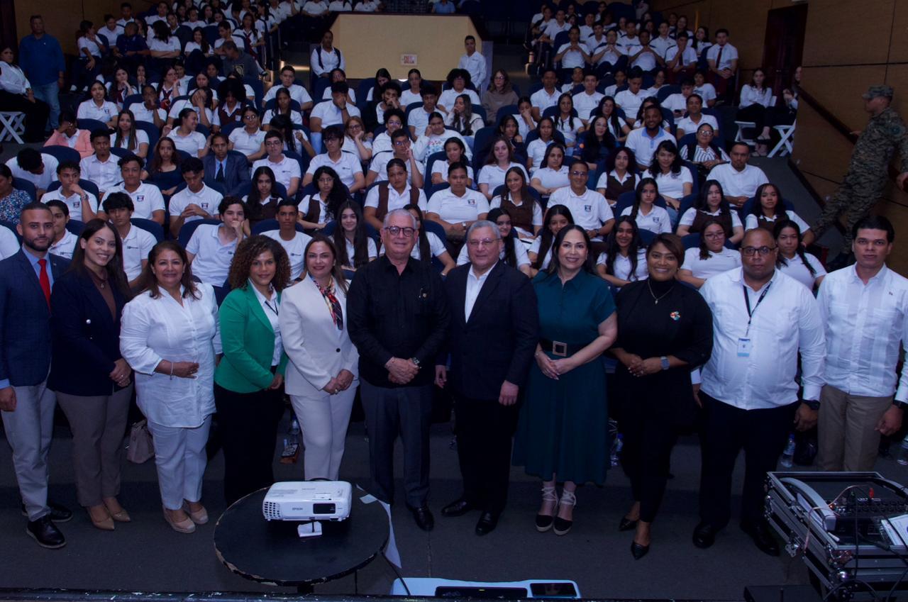 INESDYC continúa desarrollando su programa “La Diplomacia va a la Comunidad”